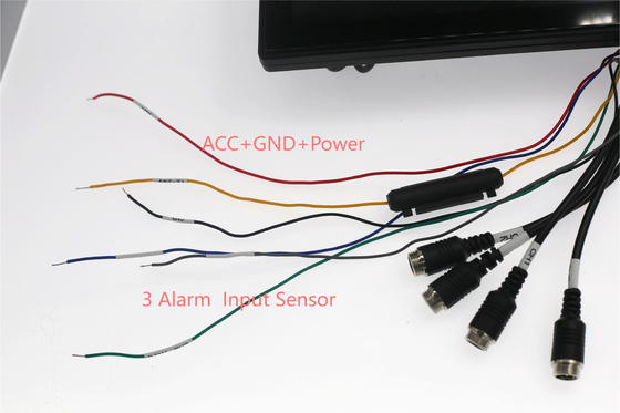 4G auto gemonteerde SD-kaart opnemen All-in-One machine met 4-kanaal monitoring en GPS positionering