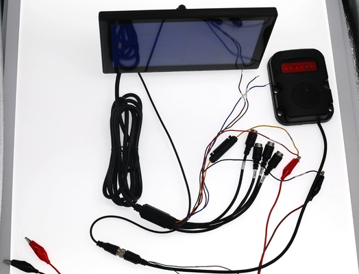 4G auto gemonteerde SD-kaart opnemen All-in-One machine met 4-kanaal monitoring en GPS positionering