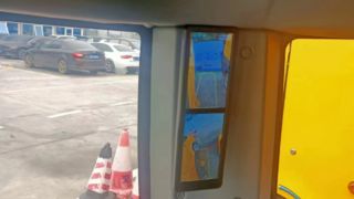 Elimineer dode hoeken van semi-vrachtwagens met een camera met dubbele lens